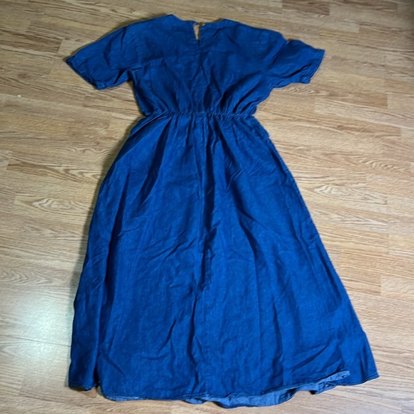 Vintage Friday Wear missy size 10 pit to pit is 21”.  A556 - Picture 3 of 3